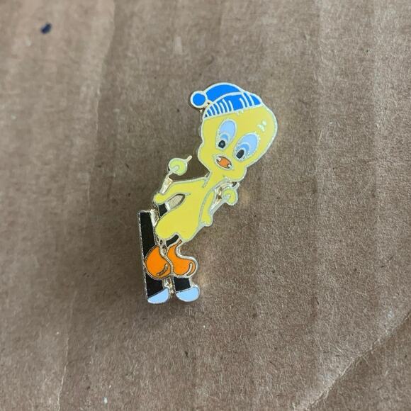 Vintage Warner Brothers Tweety Bird Skiing Enamel Pin Winter Christmas - Picture 8 of 8